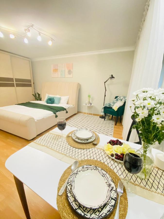 Like Home Apartments Timiryazev Street Almaty Esterno foto